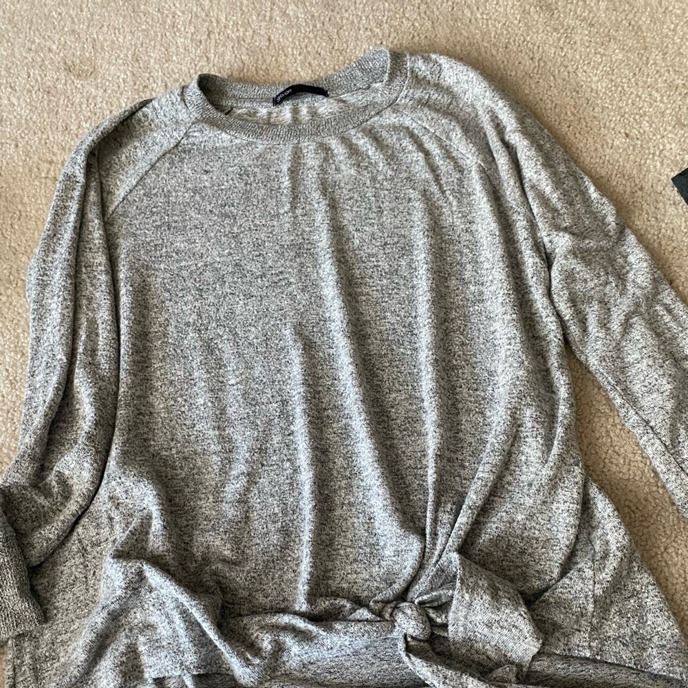 gray long sleeve shirt w bow